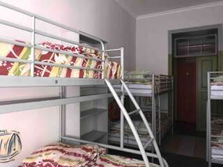 Отель Mister Econom Hotel Львов Односпальная кровать в общем номере с 6 кроватями-5